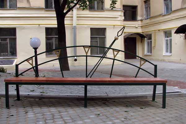 Двор с часами (двор времени) в Санкт-Петербурге
