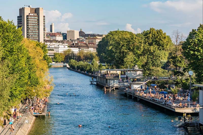 Река канал Лиммат в Цюрихе