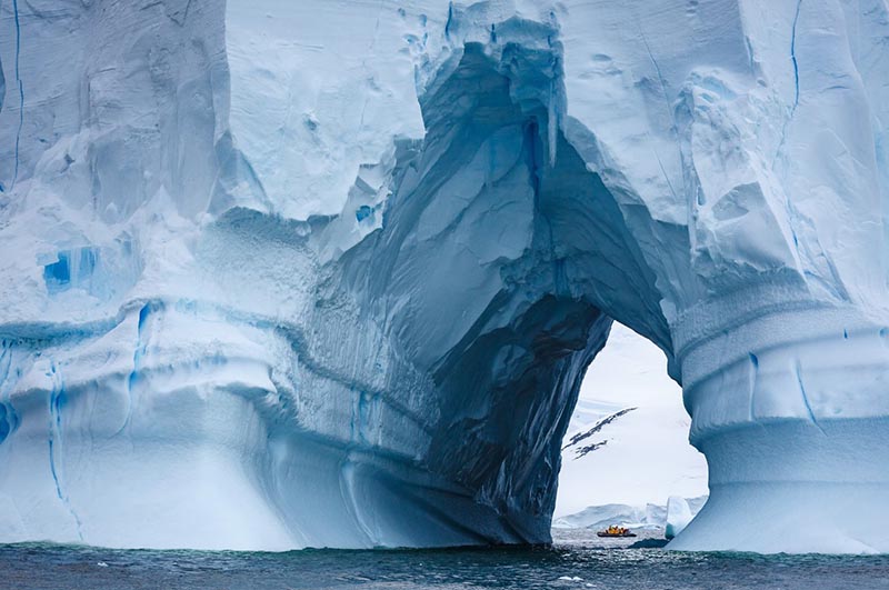 Прогулка вдоль айсбергов в Антарктиде