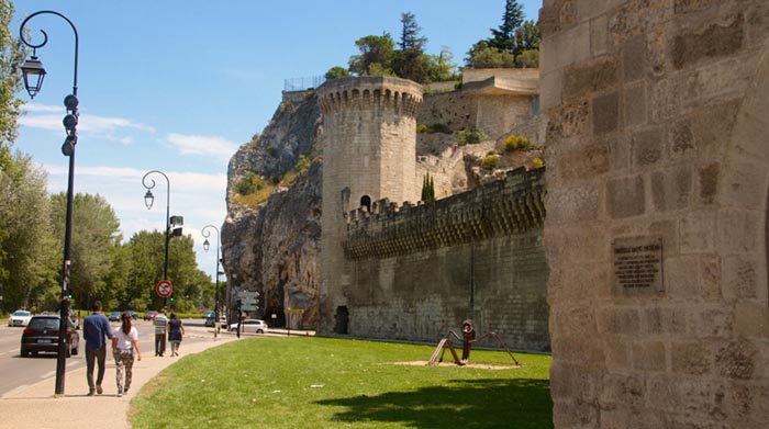 Городская крепостная стена Авиньона