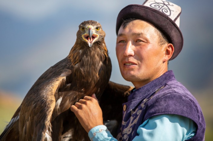 Киргизский охотник и его беркут
