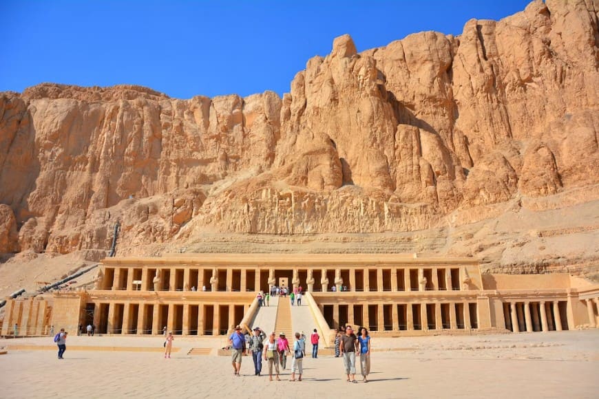 Посмотрите историю Египта, но пропустите круиз в этом путешествии по Нилу