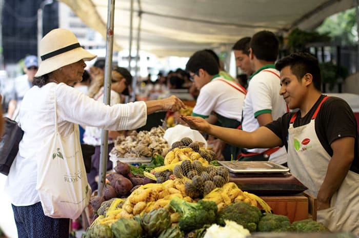 На многочисленных рынках Лимы вы найдете великолепные продукты, свежую рыбу и доступные цены.. Красота!