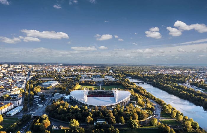 Лейпцигский стадион (также известный как Red Bull Arena). Красота!