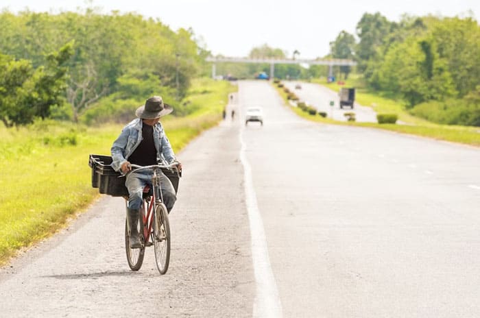 Пробки не будут проблемой, если вы проедете по долине Виньялес на велосипеде. Красота!
