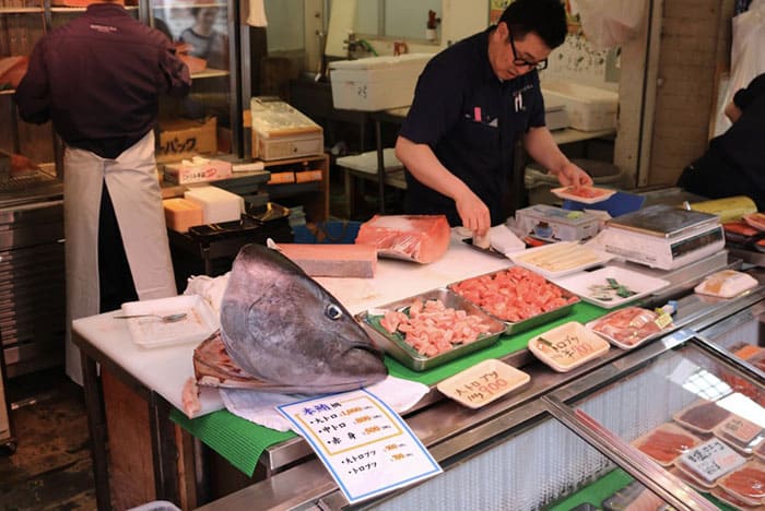 Морепродукты на рынке в Японии