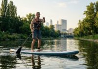 SUP-пэдлинг по реке Яуза в московском парке